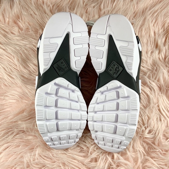 New Nike Women’s Air Huarache City Low - Picture 4 of 5